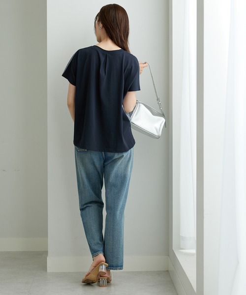 BELLUNA PLUS(ベルーナ)の「シャーリング使い異素材切替プルオーバー(Tシャツ/カットソー・レディース・ネイビー系/ブルー・MEDIUM/LARGE/X-LARGE)」の8枚目の写真