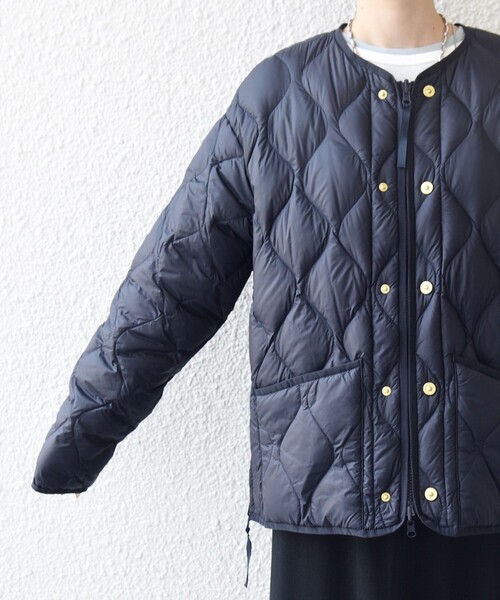 SHIPS(シップス)の「【SHIPS別注】TAION:〈手洗い可能〉リブ マルチ WAY ダウン ジャケット(ダウンジャケット/コート・レディース・ネイビー/ブラック/オリーブ・SMALL/MEDIUM)」の19枚目の写真