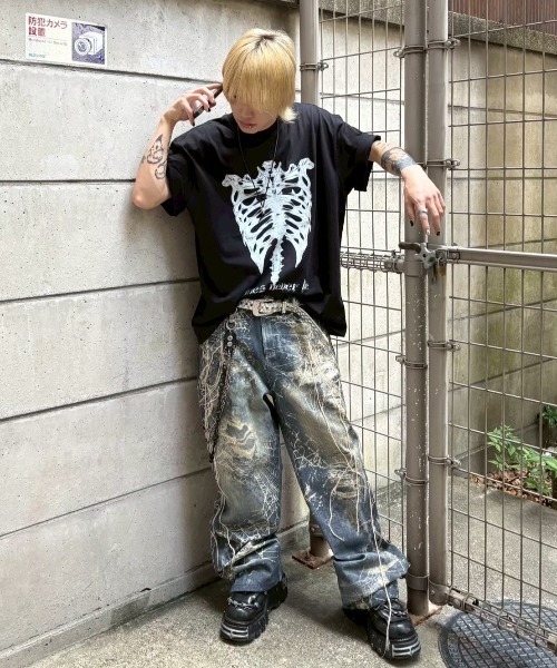 XU(エックスユー)の「【Never mind the XU】metal born tee / 【ネバーマインド ザ エックスユー】メタルボーン半袖Tシャツ(Tシャツ/カットソー・メンズ・ブラック/ホワイト・ONE SIZE)」の15枚目の写真