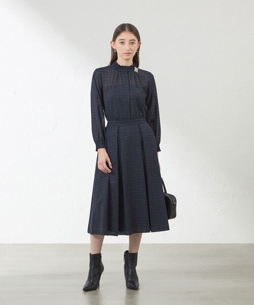 amaca(アマカ)の「アルタニカシアートロブラウス(シャツ/ブラウス・レディース・グレー系その他/ダークネイビー・40/38)」の4枚目の写真