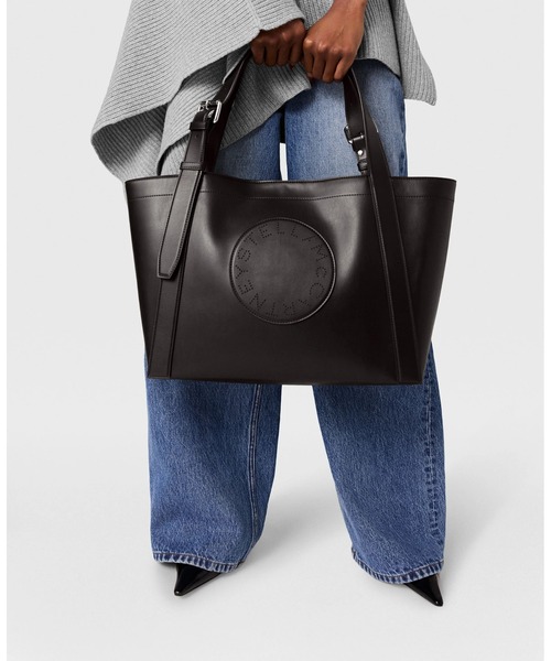 STELLA McCARTNEY(ステラマッカートニー)の「Logo Belt Crossbody Tote Bag / ロゴ ベルトクロスボディ トートバッグ(トートバッグ・レディース・ダークブラウン・ONE SIZE)」の6枚目の写真