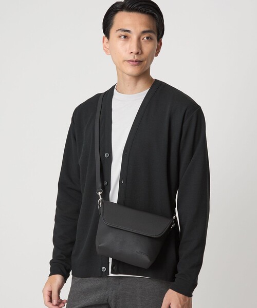 green label relaxing（グリーンレーベルリラクシング）の「シボ レザーライク フラップ ショルダーバッグ（ショルダーバッグ・メンズ・ベージュ/ブラック/グレー系・FREE）」の4枚目の写真