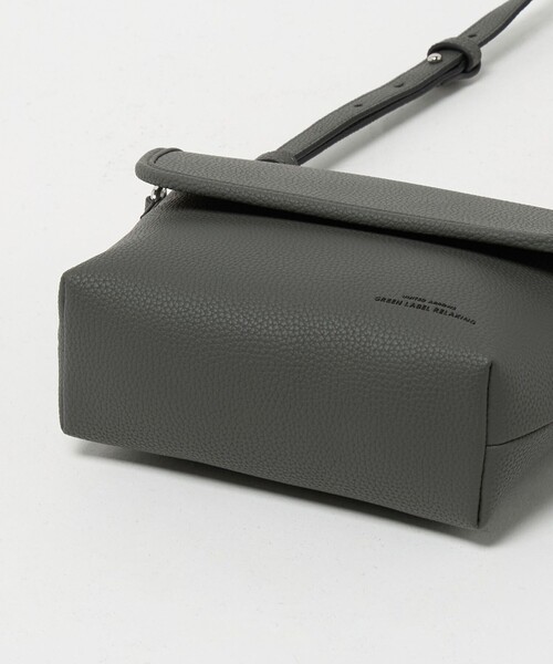 green label relaxing（グリーンレーベルリラクシング）の「シボ レザーライク フラップ ショルダーバッグ（ショルダーバッグ・メンズ・ベージュ/ブラック/グレー系・FREE）」の19枚目の写真