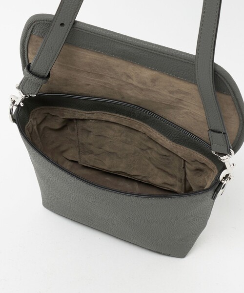 green label relaxing（グリーンレーベルリラクシング）の「シボ レザーライク フラップ ショルダーバッグ（ショルダーバッグ・メンズ・ベージュ/ブラック/グレー系・FREE）」の18枚目の写真