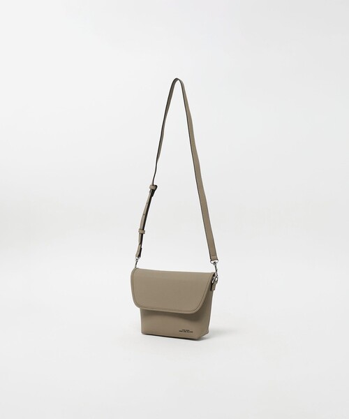 green label relaxing（グリーンレーベルリラクシング）の「シボ レザーライク フラップ ショルダーバッグ（ショルダーバッグ・メンズ・ベージュ/ブラック/グレー系・FREE）」の8枚目の写真