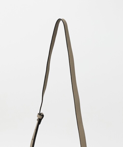 green label relaxing（グリーンレーベルリラクシング）の「シボ レザーライク フラップ ショルダーバッグ（ショルダーバッグ・メンズ・ベージュ/ブラック/グレー系・FREE）」の7枚目の写真