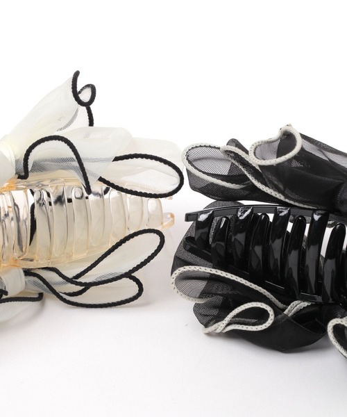 LAKOLE(ラコレ)の「オーガンジーボリュームバンスクリップ / 582034(バレッタ/ヘアクリップ・レディース・ブラック/オフホワイト・FREE)」の5枚目の写真