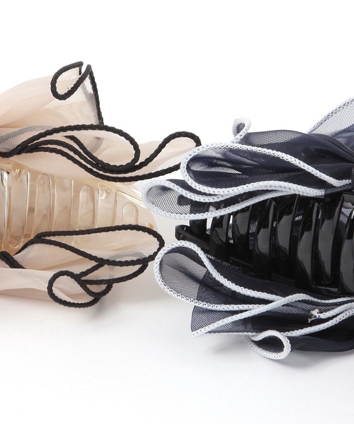 LAKOLE(ラコレ)の「オーガンジーボリュームバンスクリップ / 582034(バレッタ/ヘアクリップ・レディース・ブラック/オフホワイト・FREE)」の8枚目の写真