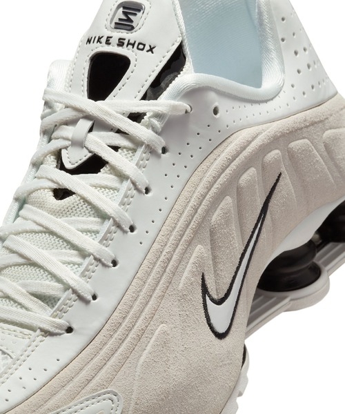 NIKE(ナイキ)の「NIKE WMNS SHOX R4 HQ7739-100(スニーカー・レディース・ベージュ・24cm/23.5cm/24.5cm/23cm/25cm)」の8枚目の写真
