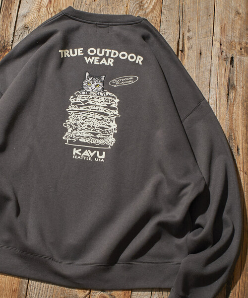 FREAK'S STORE(フリークスストア)の「限定展開 KAVU×FREAK'S STORE/カブ― 別注 デザイン刺繍 クルーネック スウェット / Burger Cat(スウェット・メンズ・スミクロ/ピンク/グレイッシュベージュ/アッシュグレー・SMALL/MEDIUM/LARGE)」の2枚目の写真