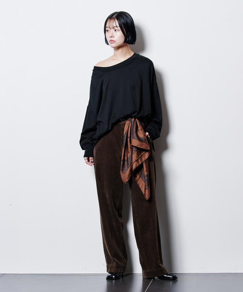 CITYSHOP(シティーショップ)の「AENEIS MINIMUL BANDANA SILK SCARF 68CM:スカーフ(バンダナ/スカーフ・レディース・ブラック・FREE)」の4枚目の写真