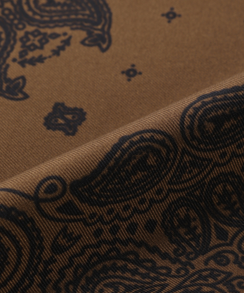 CITYSHOP(シティーショップ)の「AENEIS MINIMUL BANDANA SILK SCARF 68CM:スカーフ(バンダナ/スカーフ・レディース・ブラック・FREE)」の11枚目の写真