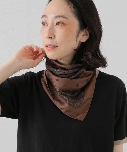 CITYSHOP(シティーショップ)の「AENEIS MINIMUL BANDANA SILK SCARF 68CM:スカーフ(バンダナ/スカーフ・レディース・ブラック・FREE)」の12枚目の写真