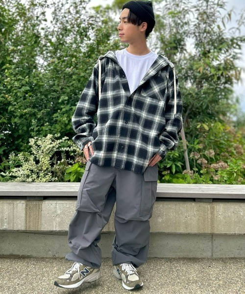 BACK NUMBER（バックナンバー）の「【楽に決まる、大人のカジュアル】【BACK NUMBER】イージーワイドカーゴパンツ（撥水性/ウエスト楽/ワイドシルエット/裾のドローコード）（カーゴパンツ・メンズ・ブラック/グレー/カーキブラウン・L/XL/M）」の17枚目の写真