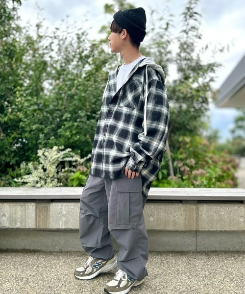 BACK NUMBER（バックナンバー）の「【楽に決まる、大人のカジュアル】【BACK NUMBER】イージーワイドカーゴパンツ（撥水性/ウエスト楽/ワイドシルエット/裾のドローコード）（カーゴパンツ・メンズ・ブラック/グレー/カーキブラウン・L/XL/M）」の18枚目の写真