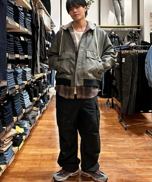 BACK NUMBER（バックナンバー）の「【楽に決まる、大人のカジュアル】【BACK NUMBER】イージーワイドカーゴパンツ（撥水性/ウエスト楽/ワイドシルエット/裾のドローコード）（カーゴパンツ・メンズ・ブラック/グレー/カーキブラウン・L/XL/M）」の22枚目の写真