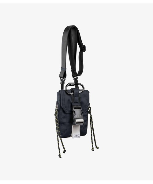 A.P.C.（アーペーセー）の「CROSSBODY POUCH TREK（ボディバッグ/ウエストポーチ・メンズ・ダークネイビー・ONESIZE）」の5枚目の写真