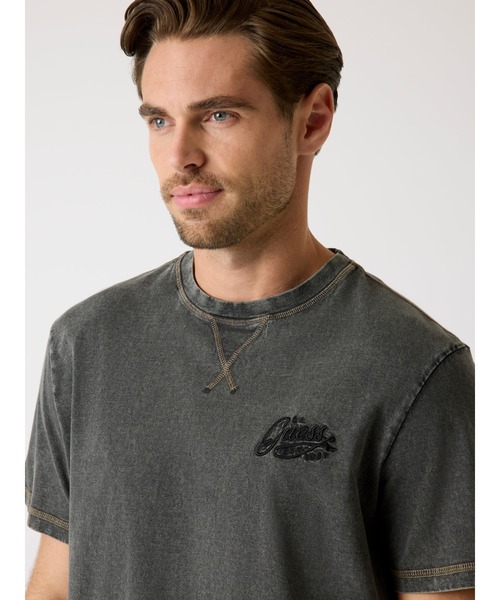 Guess(ゲス)の「Crew Neck Short Sleeves Washed Tee 半袖Tシャツ(Tシャツ/カットソー・メンズ・ブラック/ブルー・MEDIUM/SMALL/X-LARGE/LARGE)」の4枚目の写真
