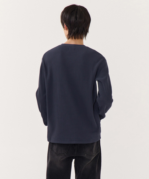 MUSINSA STANDARD（ムシンサスタンダード）の「ワッフルベーシッククルーネック長袖Tシャツ[ネイビー]（Tシャツ/カットソー・メンズ・その他・SMALL/MEDIUM/LARGE/X-LARGE/XX-LARGE/XXX-LARGE）」の3枚目の写真
