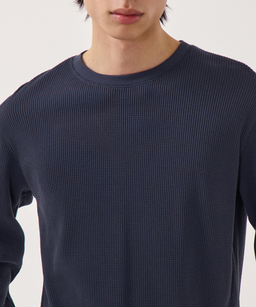 MUSINSA STANDARD（ムシンサスタンダード）の「ワッフルベーシッククルーネック長袖Tシャツ[ネイビー]（Tシャツ/カットソー・メンズ・その他・SMALL/MEDIUM/LARGE/X-LARGE/XX-LARGE/XXX-LARGE）」の4枚目の写真