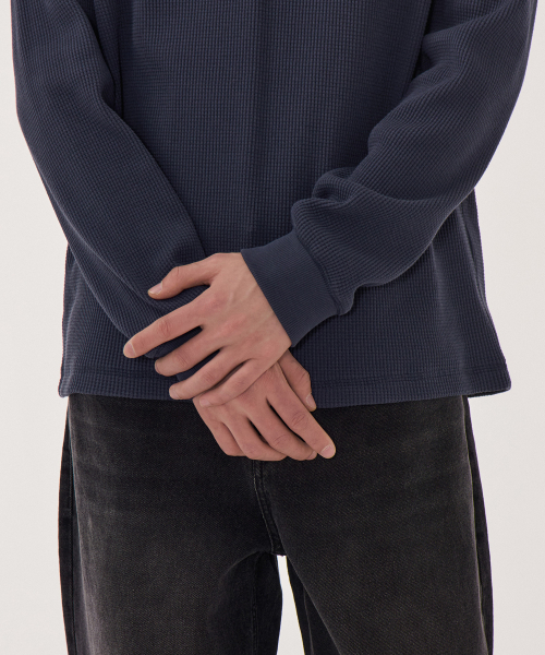 MUSINSA STANDARD（ムシンサスタンダード）の「ワッフルベーシッククルーネック長袖Tシャツ[ネイビー]（Tシャツ/カットソー・メンズ・その他・SMALL/MEDIUM/LARGE/X-LARGE/XX-LARGE/XXX-LARGE）」の5枚目の写真