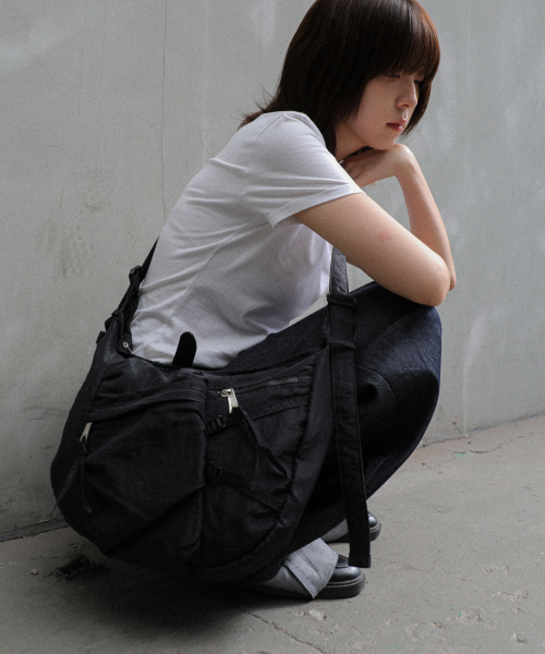 IUGAMAKARAS（イウガマカラス）の「Nylon Strap Hobo Bag (Black)（ショルダーバッグ・レディース・その他・FREE）」の3枚目の写真
