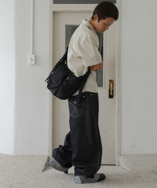 IUGAMAKARAS（イウガマカラス）の「Nylon Strap Hobo Bag (Black)（ショルダーバッグ・レディース・その他・FREE）」の7枚目の写真