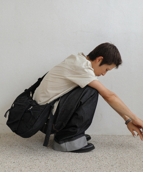 IUGAMAKARAS（イウガマカラス）の「Nylon Strap Hobo Bag (Black)（ショルダーバッグ・レディース・その他・FREE）」の8枚目の写真