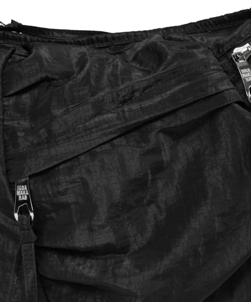 IUGAMAKARAS（イウガマカラス）の「Nylon Strap Hobo Bag (Black)（ショルダーバッグ・レディース・その他・FREE）」の16枚目の写真