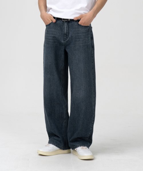 TOFFEE(トフィー)の「モアワイドデニムパンツ (WASHED GREISH BLUE)(デニムパンツ・メンズ・その他・SMALL/MEDIUM/LARGE/X-LARGE)」の1枚目の写真