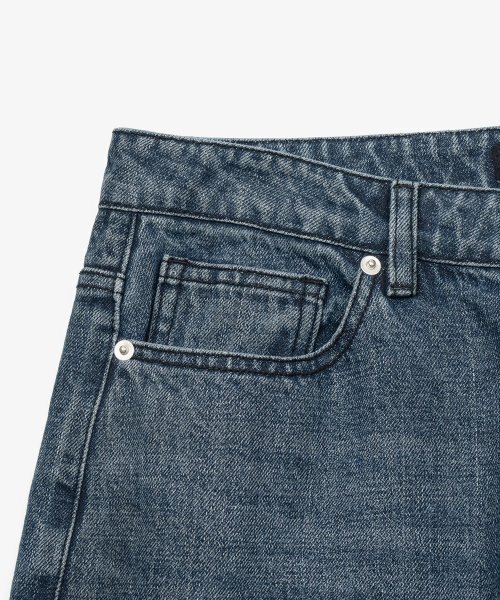 TOFFEE(トフィー)の「モアワイドデニムパンツ (WASHED GREISH BLUE)(デニムパンツ・メンズ・その他・SMALL/MEDIUM/LARGE/X-LARGE)」の5枚目の写真