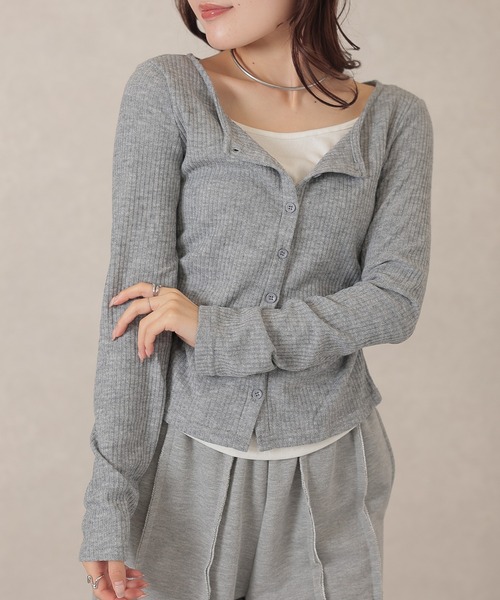 Lace Ladies(レースレディース)の「クルーネック サイドギャザー ワンポイント リブ トップス(Tシャツ/カットソー・レディース・グレイッシュベージュ/ブラック/ライトグレー・FREE)」の3枚目の写真