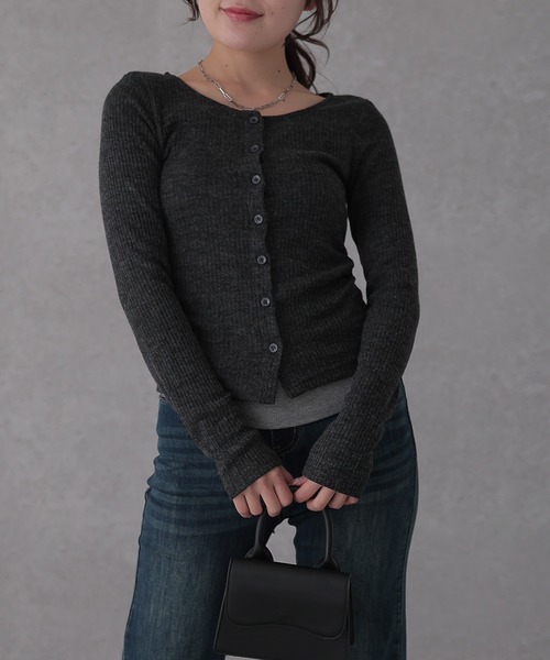 Lace Ladies(レースレディース)の「クルーネック サイドギャザー ワンポイント リブ トップス(Tシャツ/カットソー・レディース・グレイッシュベージュ/ブラック/ライトグレー・FREE)」の13枚目の写真
