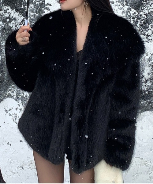 &soiree(アンドソワレ)の「ミンクファーVネックジャケット(ノーカラージャケット・レディース・ブラック/ダークブラウン/オフホワイト・FREE)」の7枚目の写真