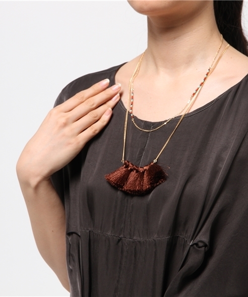 SLY（スライ）の「FRINGE BEADS N/C（ネックレス・レディース・オフホワイト/ダークグリーン/ブラウン・FREE）」の9枚目の写真