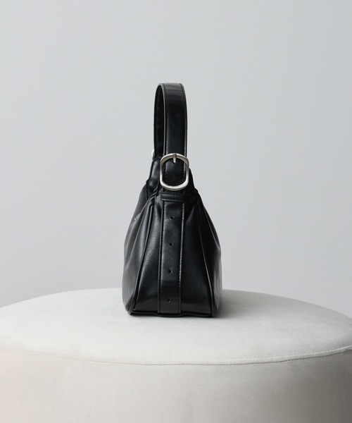 WYM LIDNM（ウィム バイ リドム）の「EMBOSSED SOFT GLOW SHOULDER BAG（ショルダーバッグ・メンズ・ブラック・FREE）」の7枚目の写真