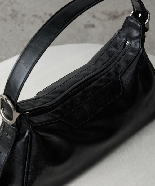 WYM LIDNM（ウィム バイ リドム）の「EMBOSSED SOFT GLOW SHOULDER BAG（ショルダーバッグ・メンズ・ブラック・FREE）」の8枚目の写真