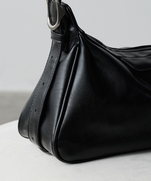 WYM LIDNM（ウィム バイ リドム）の「EMBOSSED SOFT GLOW SHOULDER BAG（ショルダーバッグ・メンズ・ブラック・FREE）」の9枚目の写真