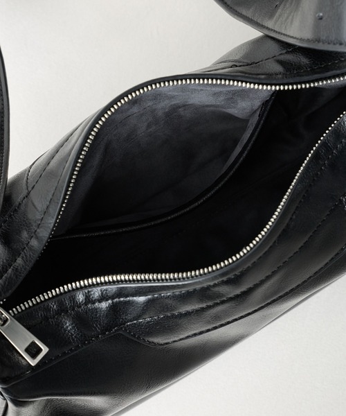 WYM LIDNM（ウィム バイ リドム）の「EMBOSSED SOFT GLOW SHOULDER BAG（ショルダーバッグ・メンズ・ブラック・FREE）」の14枚目の写真