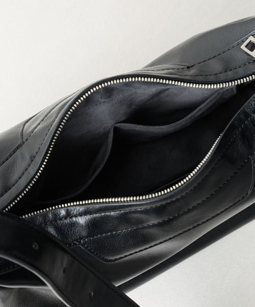 WYM LIDNM（ウィム バイ リドム）の「EMBOSSED SOFT GLOW SHOULDER BAG（ショルダーバッグ・メンズ・ブラック・FREE）」の15枚目の写真