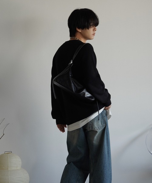 WYM LIDNM（ウィム バイ リドム）の「EMBOSSED SOFT GLOW SHOULDER BAG（ショルダーバッグ・メンズ・ブラック・FREE）」の17枚目の写真