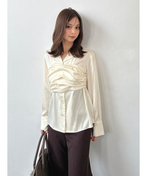 SNIDEL（スナイデル）の「サテンレイヤードストラクチャーブラウス（シャツ/ブラウス・レディース・アイボリー/ライトピンク/グレー・F）」の4枚目の写真