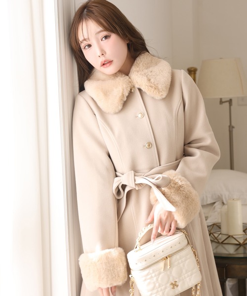 one after another NICE CLAUP（ワンアフターアナザーナイスクラップ）の「【サイズ展開あり】襟袖フェイクファーロングコート（ステンカラーコート・レディース・チャコールグレー/アイボリー/ベージュ/ライトグレー・SMALL/MEDIUM）」の6枚目の写真