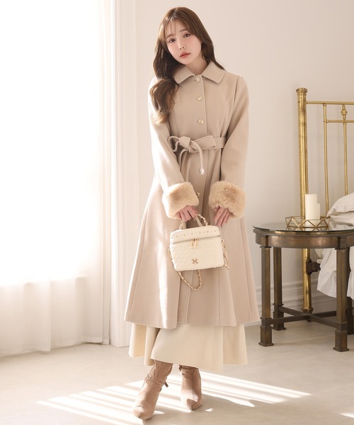 one after another NICE CLAUP（ワンアフターアナザーナイスクラップ）の「【サイズ展開あり】襟袖フェイクファーロングコート（ステンカラーコート・レディース・チャコールグレー/アイボリー/ベージュ/ライトグレー・SMALL/MEDIUM）」の8枚目の写真