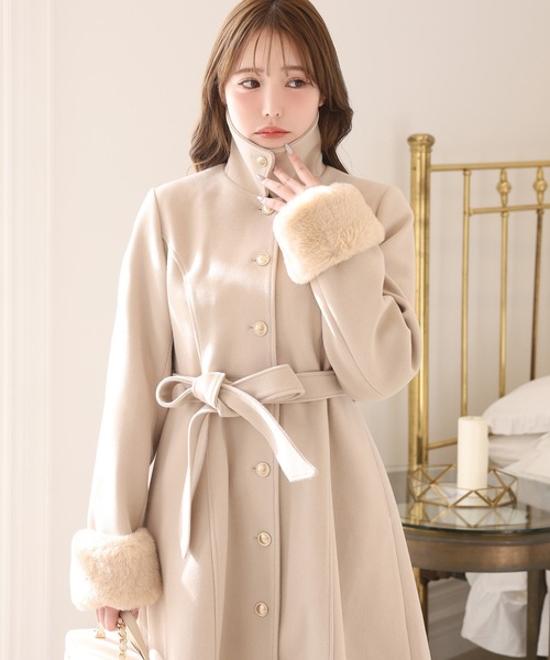 one after another NICE CLAUP（ワンアフターアナザーナイスクラップ）の「【サイズ展開あり】襟袖フェイクファーロングコート（ステンカラーコート・レディース・チャコールグレー/アイボリー/ベージュ/ライトグレー・SMALL/MEDIUM）」の7枚目の写真