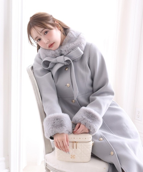 one after another NICE CLAUP（ワンアフターアナザーナイスクラップ）の「【サイズ展開あり】襟袖フェイクファーロングコート（ステンカラーコート・レディース・チャコールグレー/アイボリー/ベージュ/ライトグレー・SMALL/MEDIUM）」の13枚目の写真