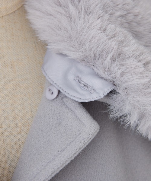 one after another NICE CLAUP（ワンアフターアナザーナイスクラップ）の「【サイズ展開あり】襟袖フェイクファーロングコート（ステンカラーコート・レディース・チャコールグレー/アイボリー/ベージュ/ライトグレー・SMALL/MEDIUM）」の19枚目の写真