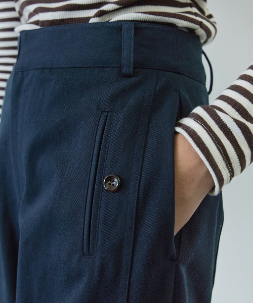 IHR(アイエイチアール)の「ボタンポイントコットンパンツ / ネイビー(その他パンツ・レディース・その他・SMALL/MEDIUM)」の3枚目の写真