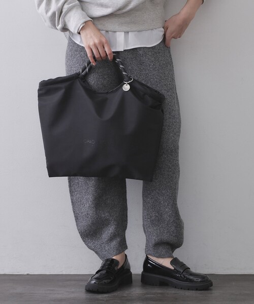 OPAQUE.CLIP（オペークドットクリップ）の「ロープハンドルドロストミドルトートバッグ【軽量／A4サイズ対応】（トートバッグ・レディース・オフホワイト/ブラック/ブラウン系その他・00）」の2枚目の写真