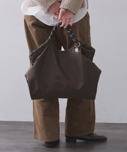 OPAQUE.CLIP（オペークドットクリップ）の「ロープハンドルドロストミドルトートバッグ【軽量／A4サイズ対応】（トートバッグ・レディース・オフホワイト/ブラック/ブラウン系その他・00）」の8枚目の写真